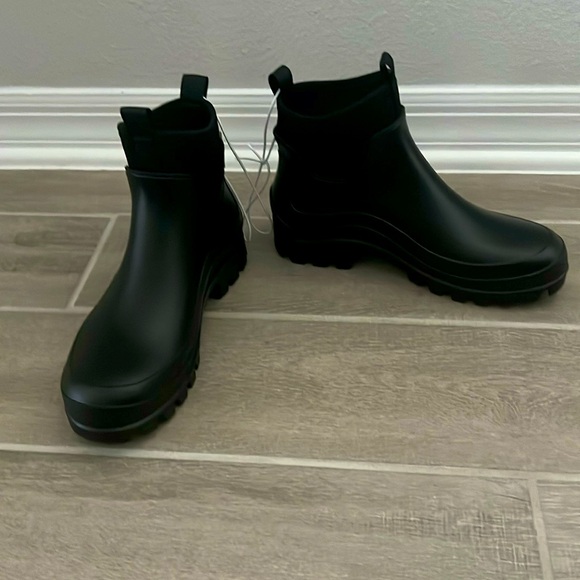 Universal Thread Rain Boots - Picture 1 of 3